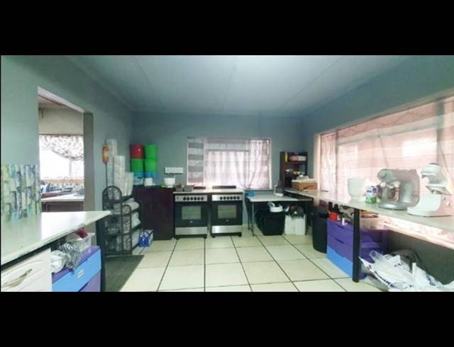 7 BEDROOM HOUSE FOR SALE IN VELD EN VLEI